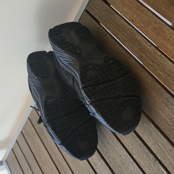 Dr. Scholl's Shoes sneakers slip resistant GUC. - Picture 4 of 4